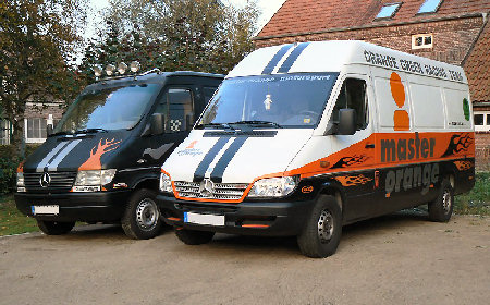 In Firmenfarben lackiert