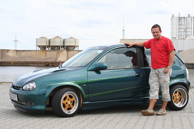 Christian und sein Opel Corsa